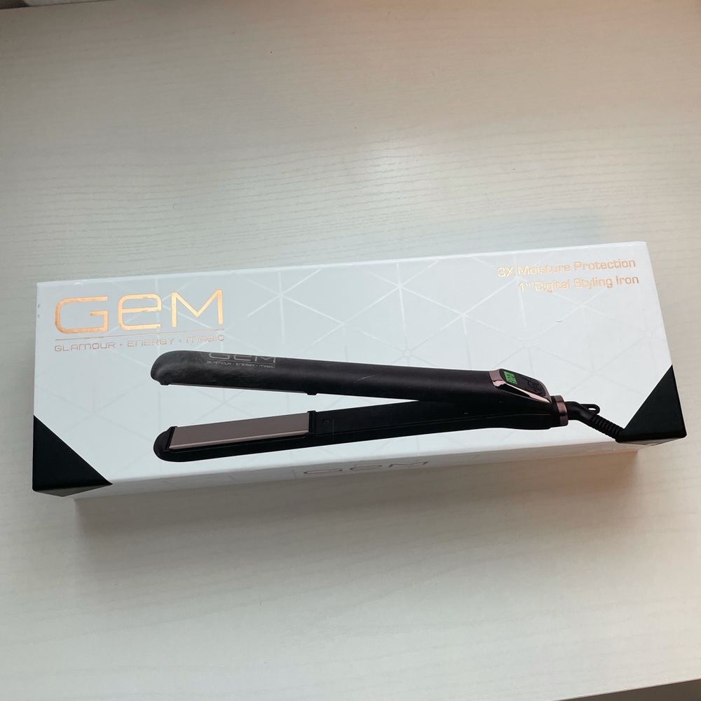 NEW Straightener